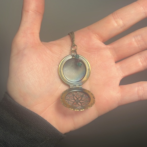 Gold diffuser locket necklace with teal and purple Swarovski crystals - Picture 2 of 2